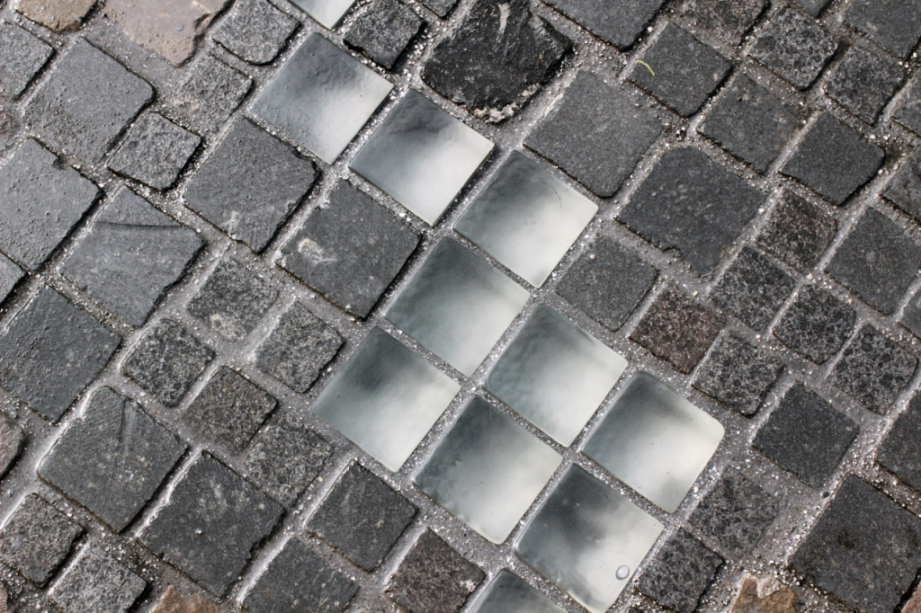 Paving stones with some elements made of glass