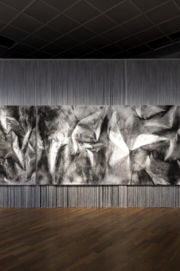 Exhibition view of a painting made with coal grains, Kula:Cuts, Hamburger Bahnhof, Berlin, 2023, Nadia Kaabi-Linke