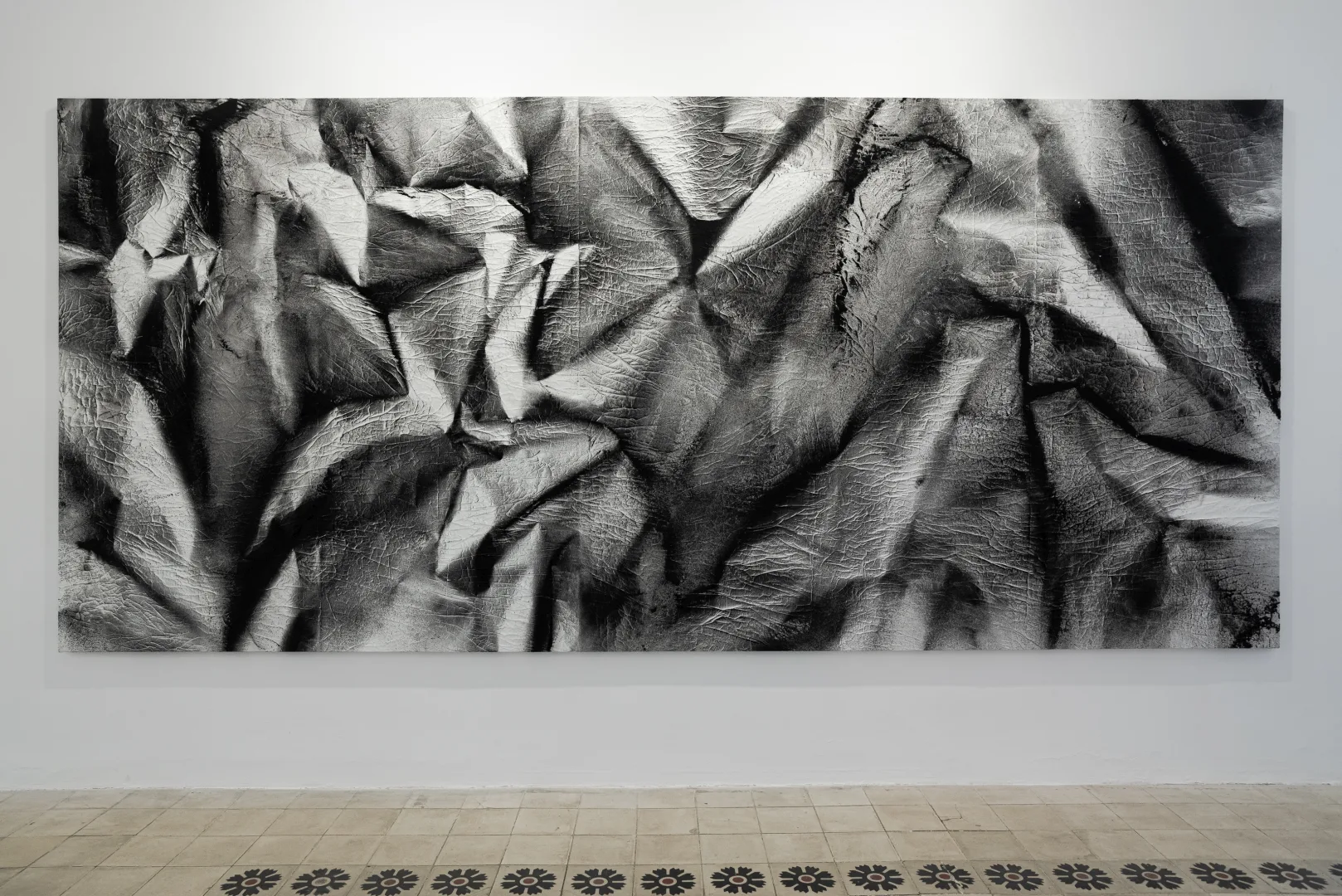 A big canvas with white and black color in organic pattern.