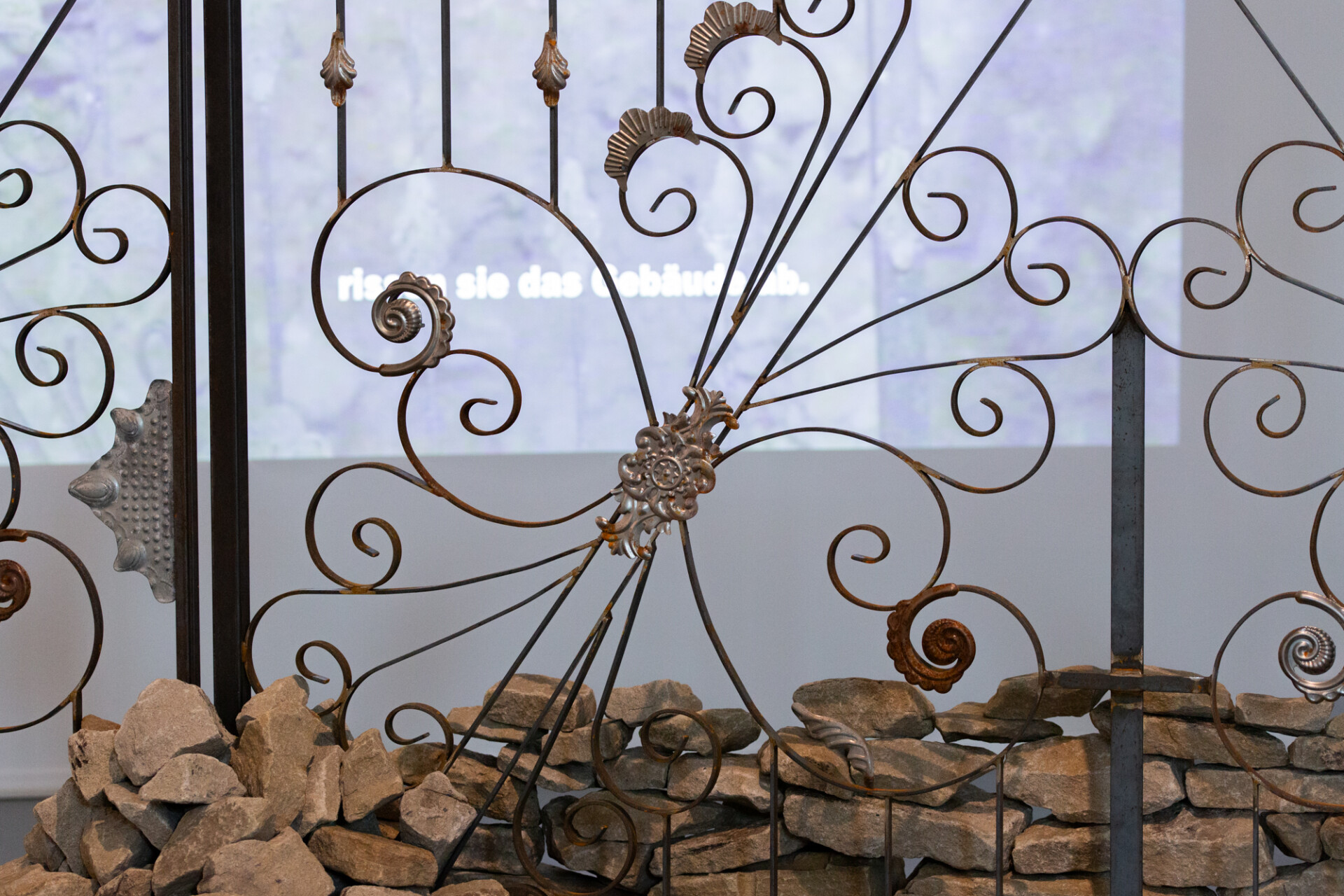 Nadia Kaabi-Linke, Das Kapital, 2020 (Detail)