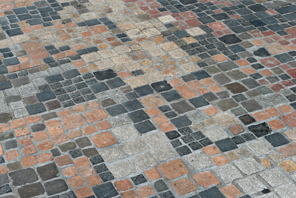 Paving stones consisting of different stones.