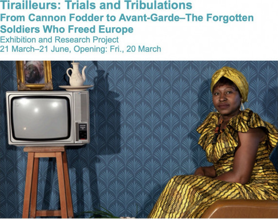 Halida Boughriet, Les absents du décor – La femme au paon bleu (2018), shown in the exhibition Tirailleurs: Trials and Tribulations at HKW Berlin.