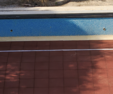 Ground of a tennis court inside a swimming pool